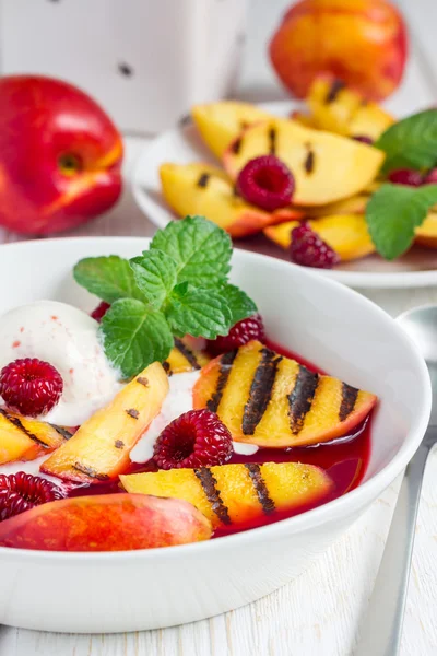 Cold fruit soup with raspberry, grilled nectarines, ice cream, vertical — Stock Photo, Image