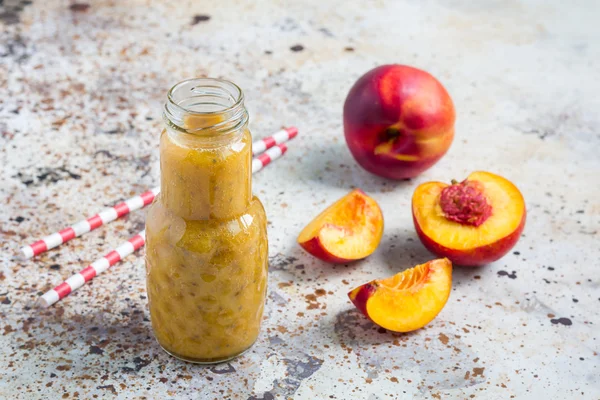 Nektarin, portakal suyu, chia tohumu, tatlım, yatay ile yaz güler yüzlü