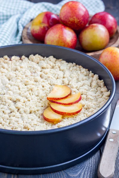 Homemade plum shortbread pie with streusel in baking dish vertical — Stock Photo, Image