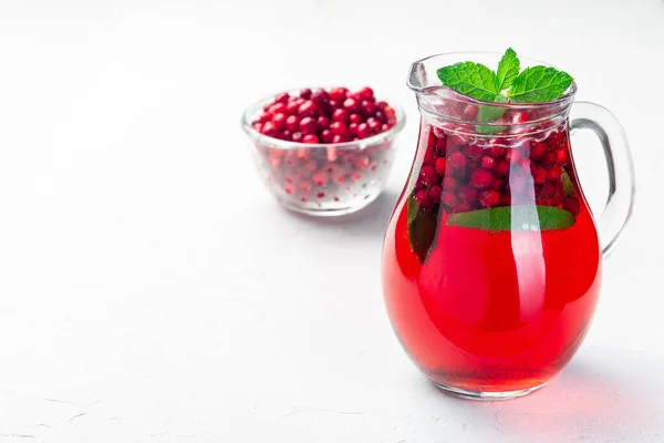 Lingonberry Lima Ponche Limeada Frasco Vidrio Horizontal Espacio Copia — Foto de Stock