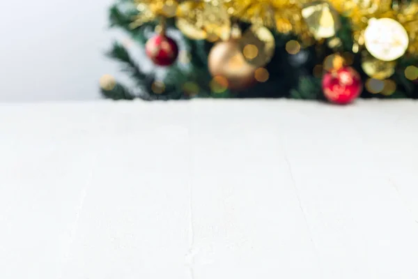 Fundo Madeira Branco Vazio Com Borrão Árvore Natal Bolas Brilho — Fotografia de Stock