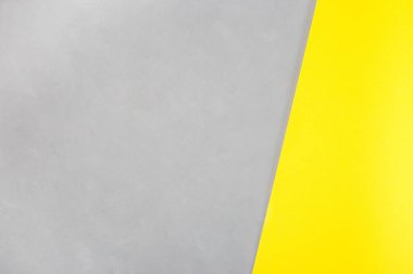 Sarı kağıt ve gri beton desenli çapraz, şablon için boş arkaplan, 2021 yılının renkleri, yatay, kopyalama alanı