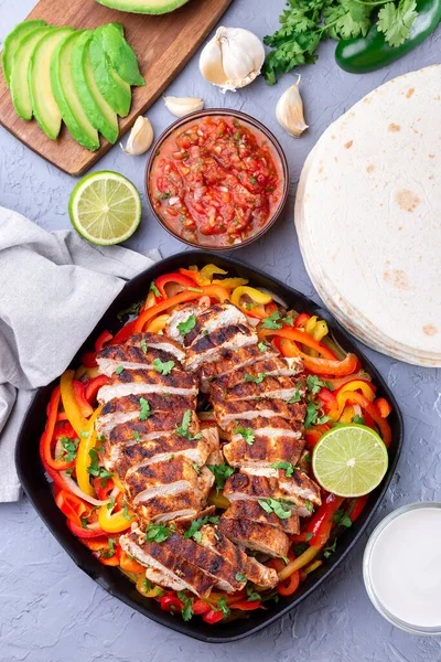 Chicken Fajitas Bell Pepper Onion Pan Served Salsa Asada Sour — Stock Photo, Image