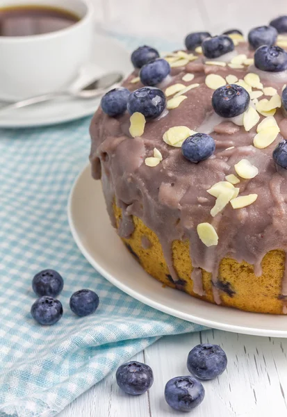 Homemade blueberry cake with icing and berry on top — Stock Photo, Image