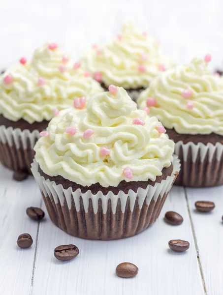 Schokoladen-Cupcakes mit Ricotta-Zuckerguss — Stockfoto