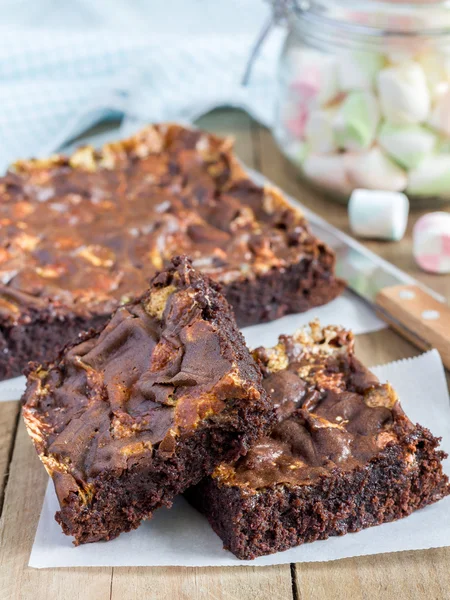 Homemade brownies with marshmallow — Stock Photo, Image