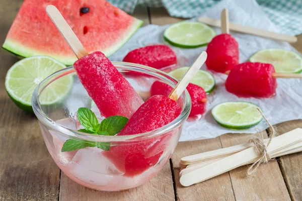 Paletas caseras con sandía y lima — Foto de Stock