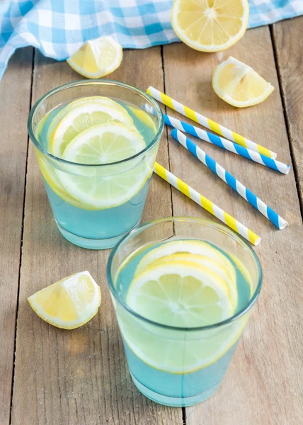 新鲜的柠檬蓝色柠檬水 — 图库照片