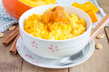 Pirinç, süt ve tarçınlı kabak lapası.