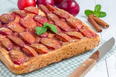 ev yapımı Erik pasta