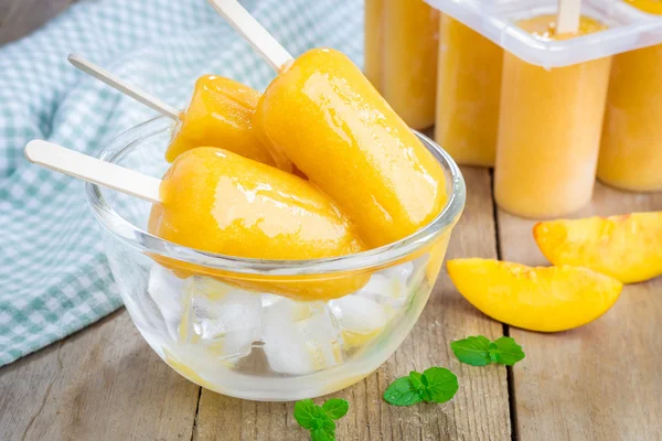 Paletas de melocotón caseras — Foto de Stock