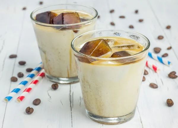 Sütlü kahve buz küpleri