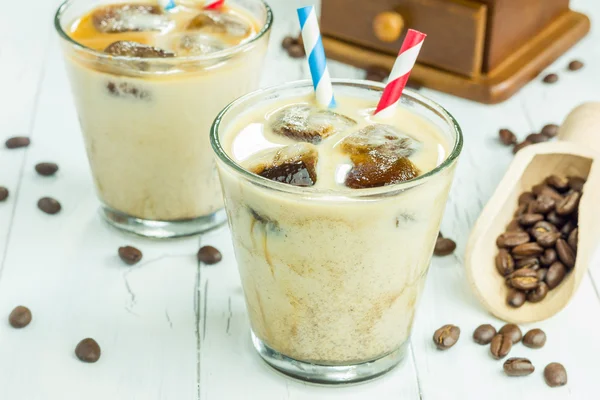 Kaffee Eiswürfel mit Milch — Stockfoto