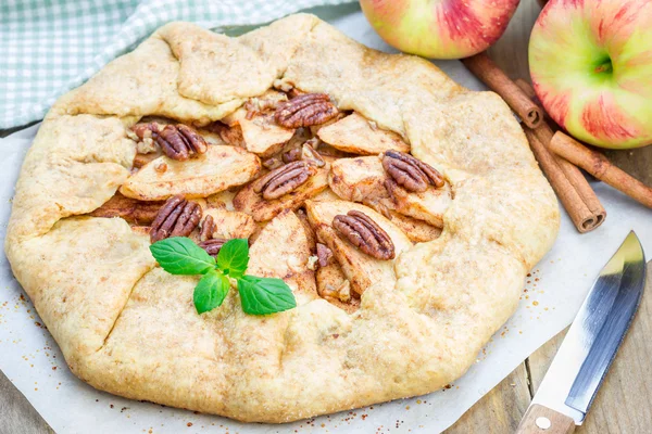 Homemade fresh apple galette with pecan nuts — Stock Photo, Image