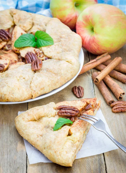 Piece of homemade fresh apple galette with pecan nuts — Stock Photo, Image