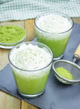 Ev yapımı yeşil çay frappe cam, portre