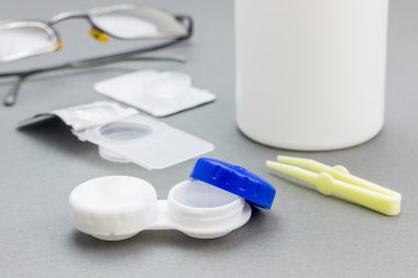 Lens ve Aksesuar, gözlükler için alternatif iletişim 