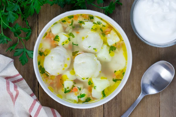 Soup with pelmeni (russian dumplings), top view — Stock Photo, Image