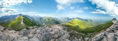 Polonya 'daki Tatra Dağları' nın Kasprowy Wierch Dağı 'ndaki muhteşem manzarası..