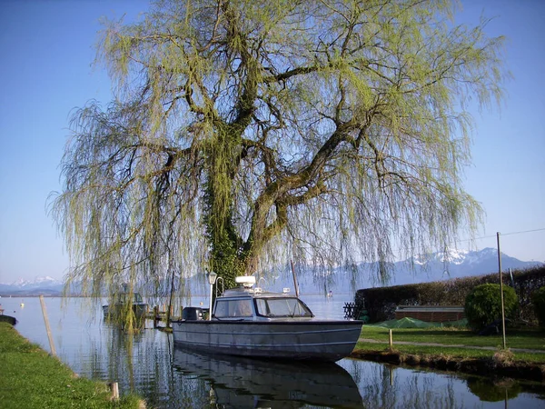 Barco Pesca Ilha Frauenchiemsee Lago Baviera Chamado Chiemsee Dia Ensolarado — Fotografia de Stock