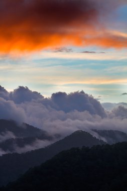 Dramatik doğa günbatımı Troodos Dağları, Kıbrıs