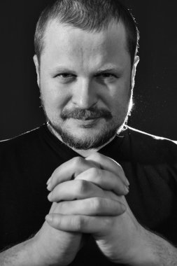 Orta yaşlı adam meditasyon