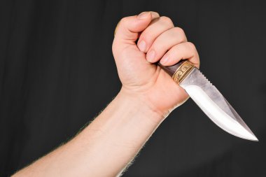 Adamın elinde bıçak el