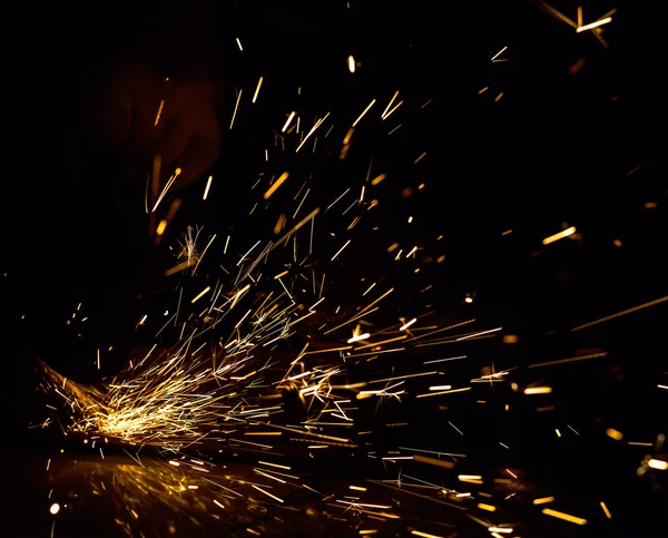 Karanlıkta kıvılcımlar