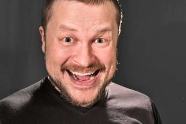 Sakal gülüyor ile orta yaşlı adam portresi