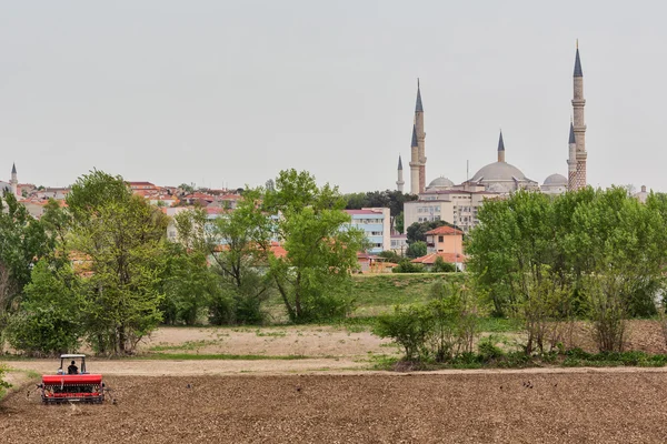 Campo de fazenda e mesquita Selimiye — Fotografia de Stock