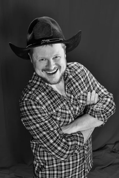 Cowboy man di kemeja kotak-kotak dengan topi hitam potret studio — Stok Foto
