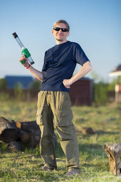 Tvrdý muž v sluneční brýle — Stock fotografie