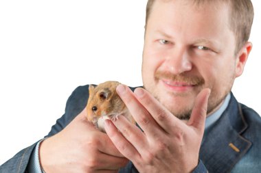 Adam holding hamster kolundaki