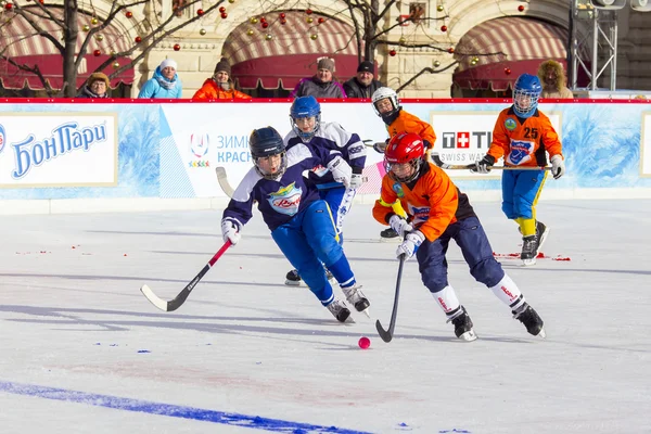 Moskova, Rusya - 26 Şubat 2016: son bandy turnuva Moskova Patriği ve bütün Rusya ödüller için kırmızı meydanında yapıldı — Stok fotoğraf