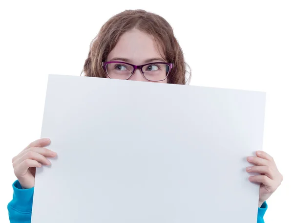 Linda chica adolescente con cartel en blanco — Foto de Stock