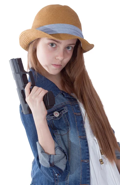 Vrij jong meisje met een hoed zitten — Stockfoto