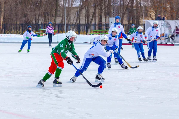 RUSSIA, KOROLEV - den 10 september 2019: Moskvas regionmästerskap i bandy. BC Vympel - BC Filimonovo 9: 1 — Stockfoto