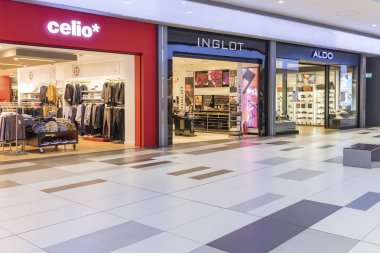 CYPRUS, PAPHOS - 28 Eylül 2017: Kings Avenue Alışveriş Merkezi Paphos 'taki ilk ve tek alışveriş merkezidir.