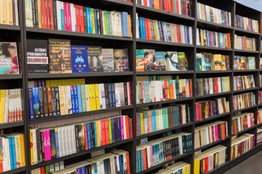 CYPRUS, PAPHOS - 28 Eylül 2017: Kings Avenue Alışveriş Merkezi Paphos 'taki ilk ve tek alışveriş merkezidir.
