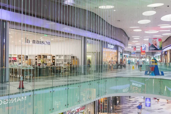 CYPRUS, PAPHOS - 28 SETTEMBRE 2017: Kings Avenue Mall Shopping Centre è il primo e il singolo centro commerciale di Paphos — Foto Stock