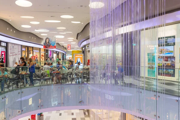 CYPRUS, PAPHOS - SEPTEMBER 28, 2017：国王大道购物中心是帕福斯的第一个也是唯一的购物中心 — 图库照片