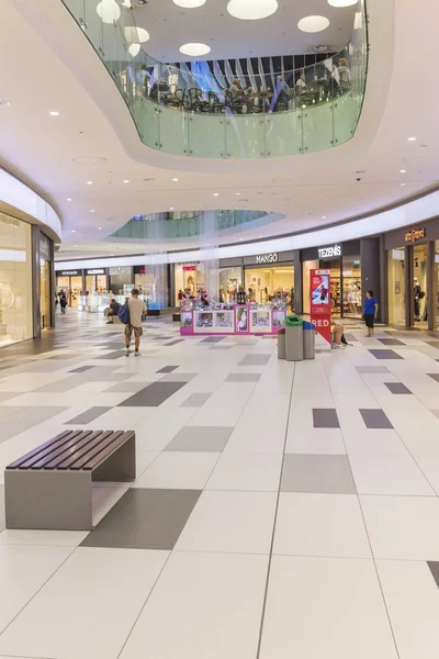 CYPRUS, PAPHOS – 2017年9月28日: Kings Avenue Mall Shopping Centreはパフォスで初めてのシングルモールです。 — ストック写真