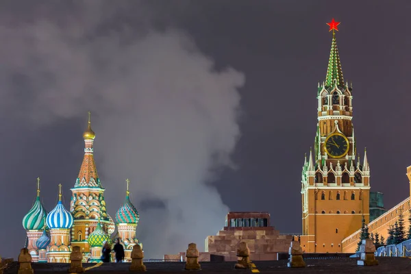 RUSSIA, MOSCOW - JANUARY 16, 2018: The city beautiful christmas street illumination on New Year holiday — Stock Photo, Image