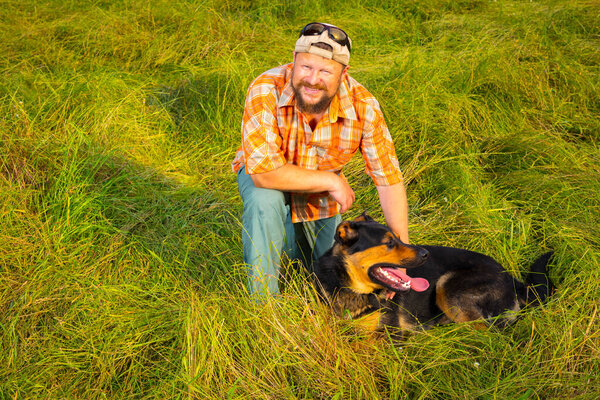 Вид человека с собакой