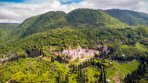 Nuevo monasterio de Athos en temporada de verano vista aérea. — Foto de Stock