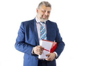 Beyaz arka planda iş eğitmeni duygusal stüdyo portresi.