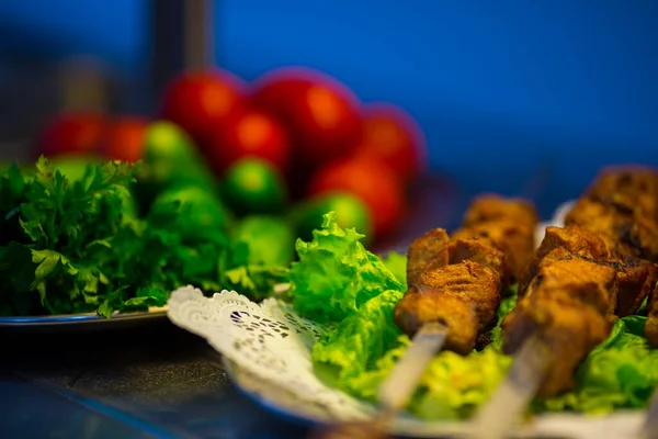 Sebzeli şiş kebap, yakın görüş..