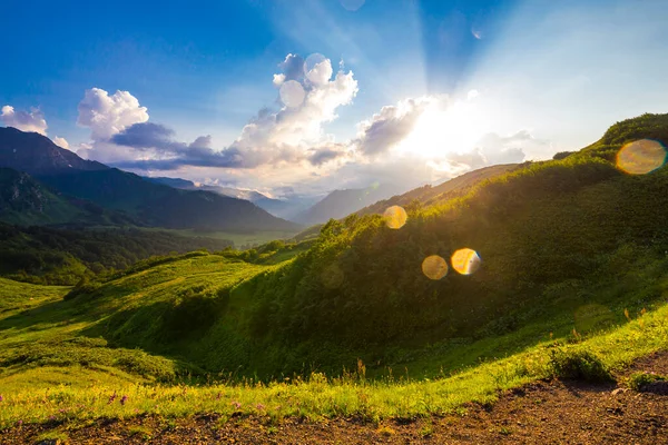 Beautiful mountain landscape at Caucasus mountains with clouds and blue sky — Stock Photo, Image