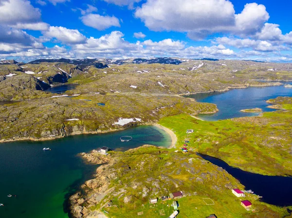 Prachtig arctisch zomerlandschap aan de Barentszzee — Stockfoto