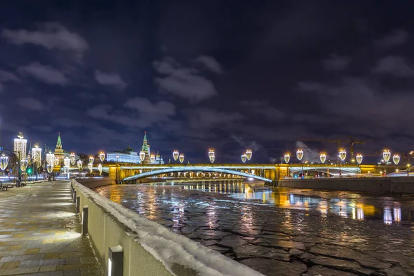 Vista de inverno no rio Moscou e no Kremlin — Fotografia de Stock